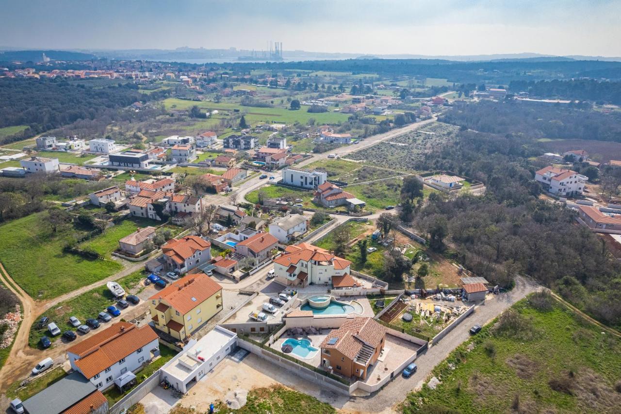 Villa Nur Pula Exterior foto
