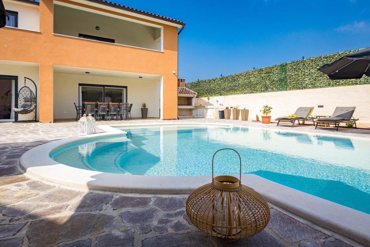 Villa Nur Pula Exterior foto